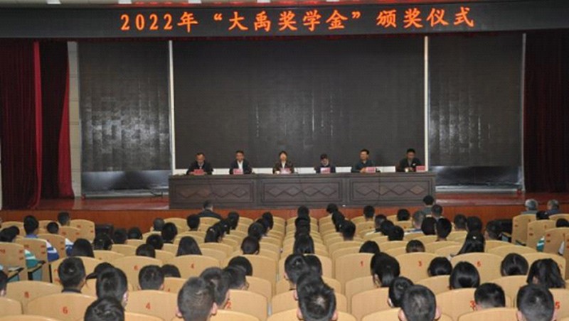 捐资助学| pp电子游戏平台节水集团划分在酒泉中学和临水中心小学开展捐资助学公益运动