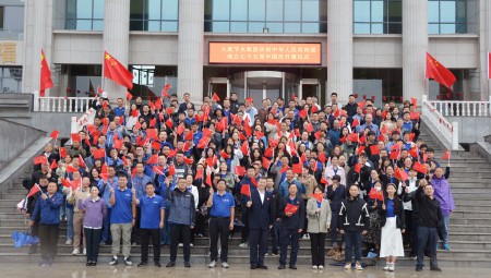 pp电子游戏平台节水集团在天津举行庆祝中华人民共和国建设75周年升国旗仪式。。。。。。。。