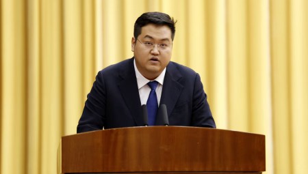 集团董事长王浩宇加入甘肃省增进民营经济高质量生长大会并作代表讲话